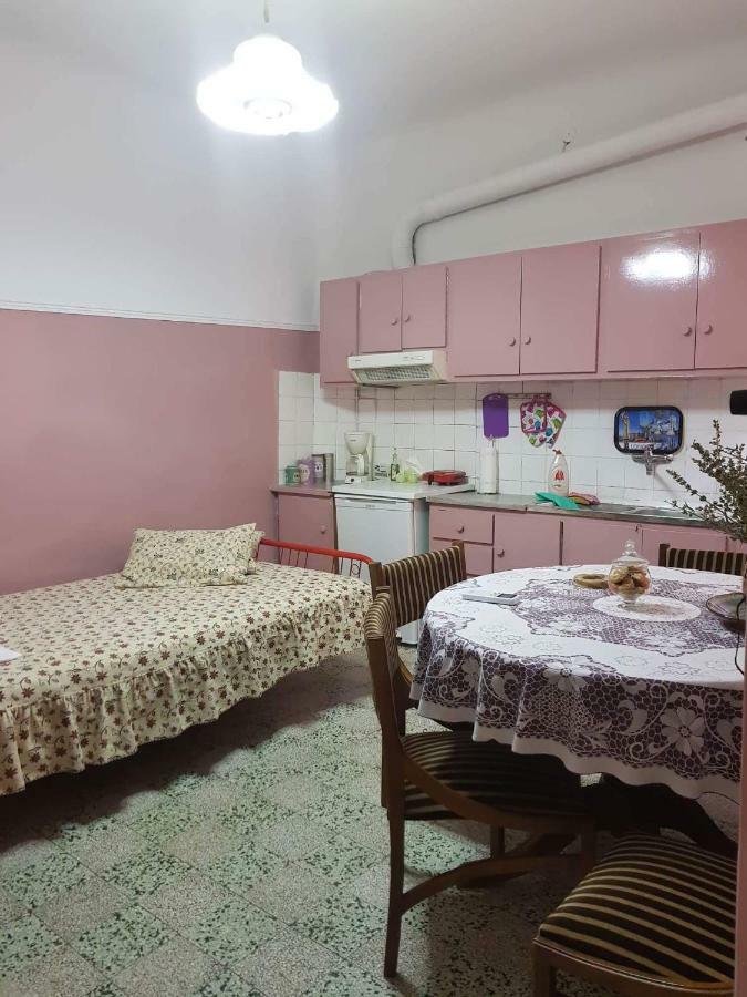 Granny'S Home กาลัมปากา ภายนอก รูปภาพ
